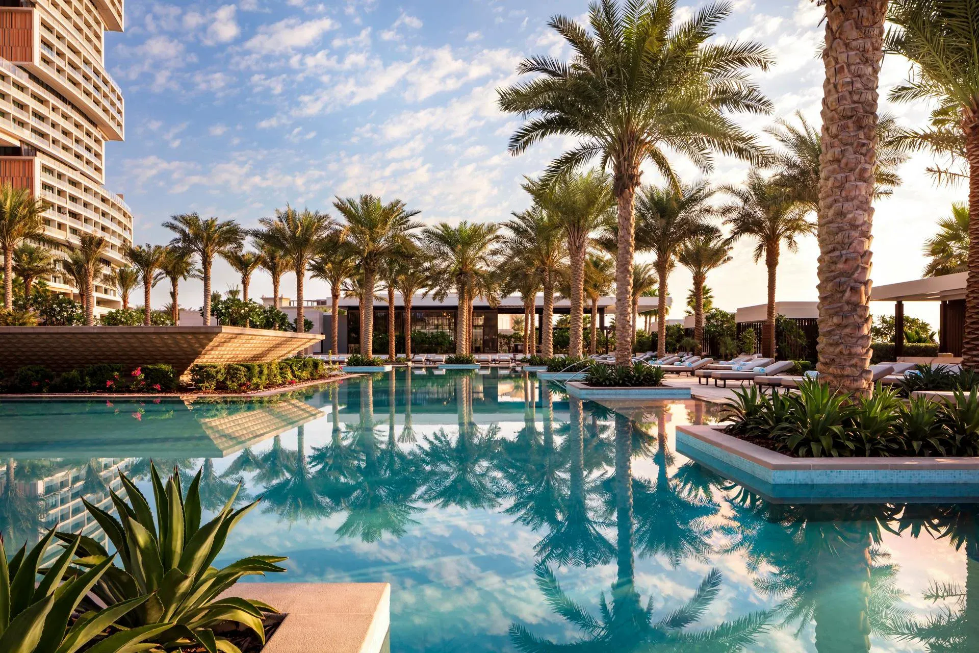 The Top 10 Luxury Beach Clubs in Dubai